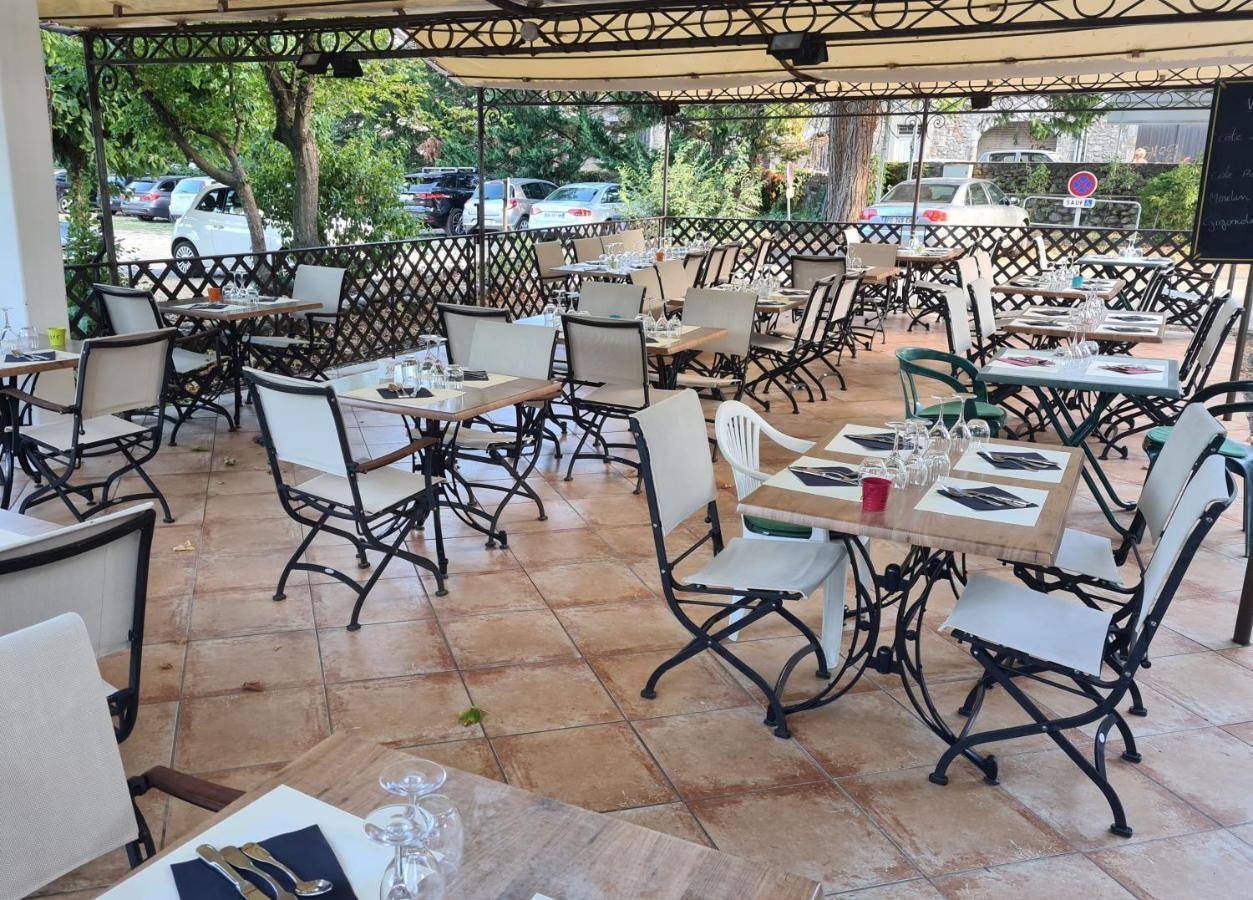 Logis Hotel Restaurant Les Cedres Joyeuse Bagian luar foto