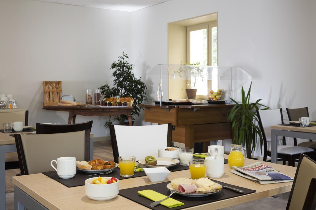 Logis Hotel Restaurant Les Cedres Joyeuse Bagian luar foto