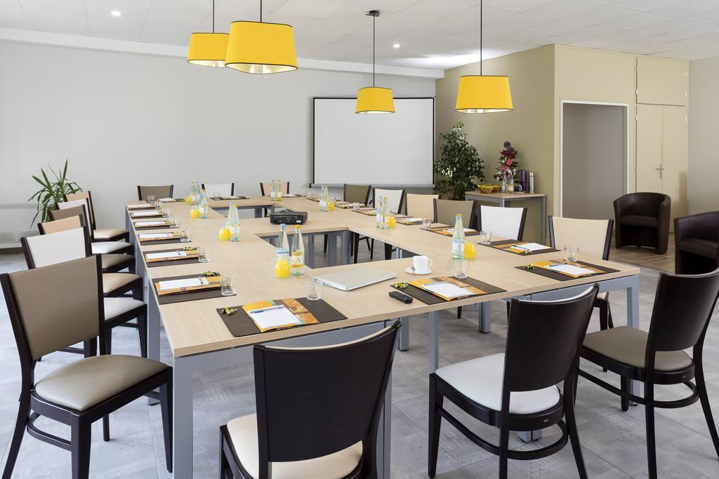 Logis Hotel Restaurant Les Cedres Joyeuse Bagian luar foto