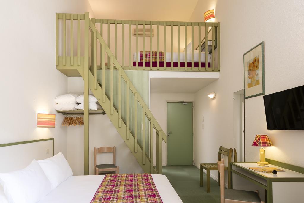 Logis Hotel Restaurant Les Cedres Joyeuse Bagian luar foto