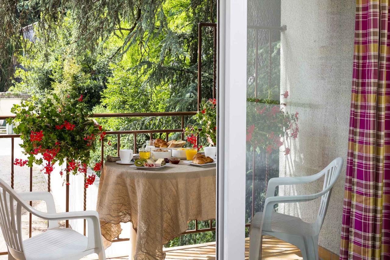 Logis Hotel Restaurant Les Cedres Joyeuse Bagian luar foto