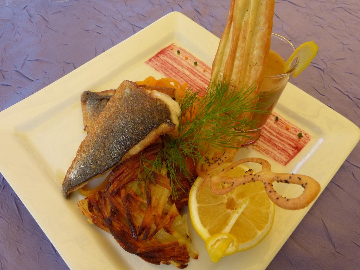Logis Hotel Restaurant Les Cedres Joyeuse Bagian luar foto
