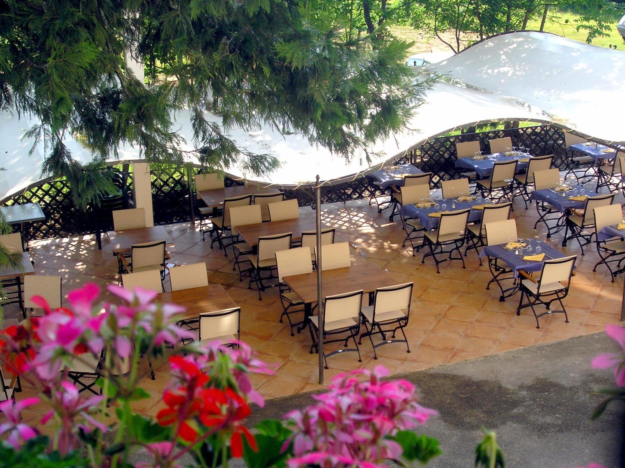 Logis Hotel Restaurant Les Cedres Joyeuse Bagian luar foto
