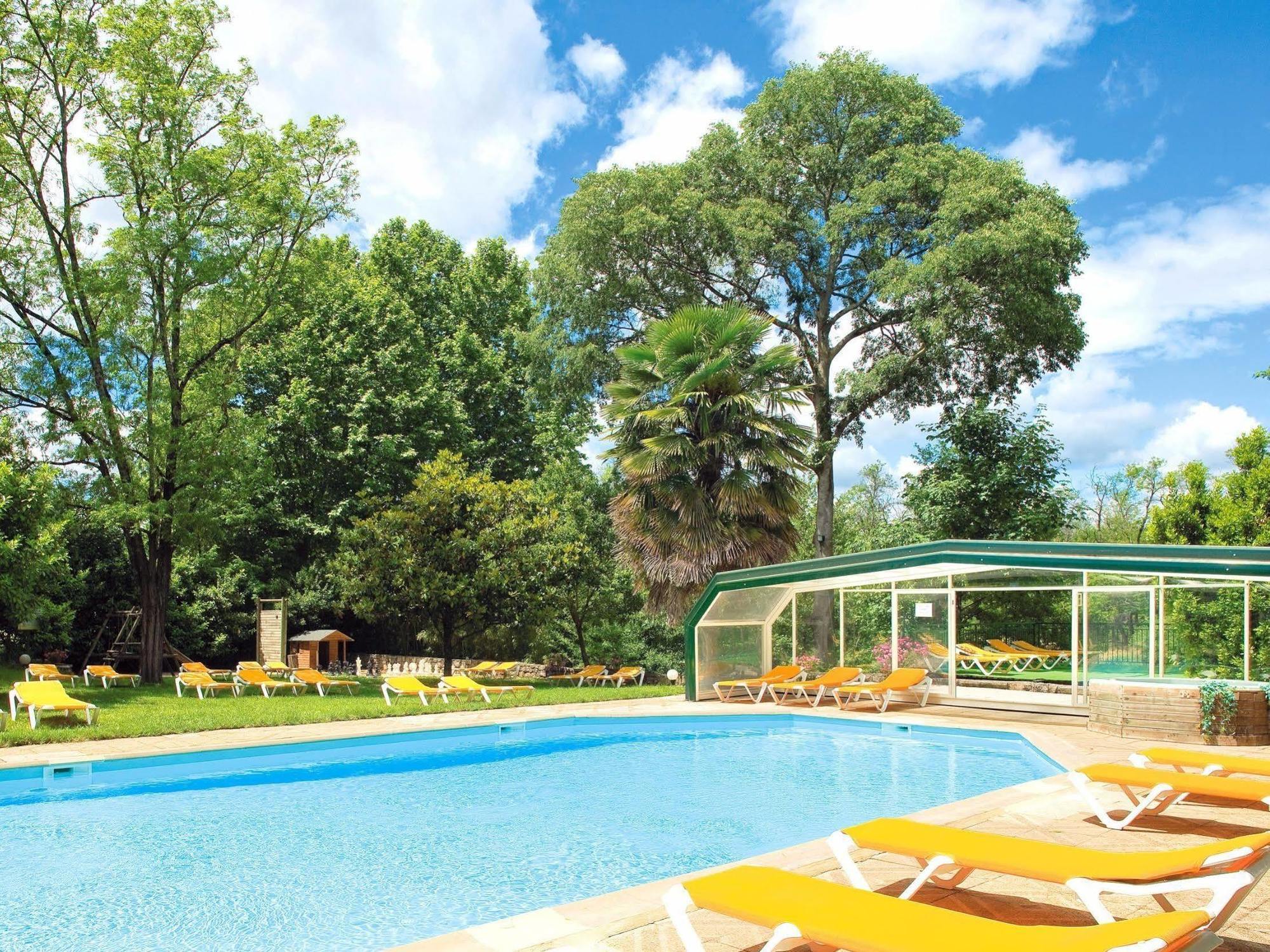 Logis Hotel Restaurant Les Cedres Joyeuse Bagian luar foto