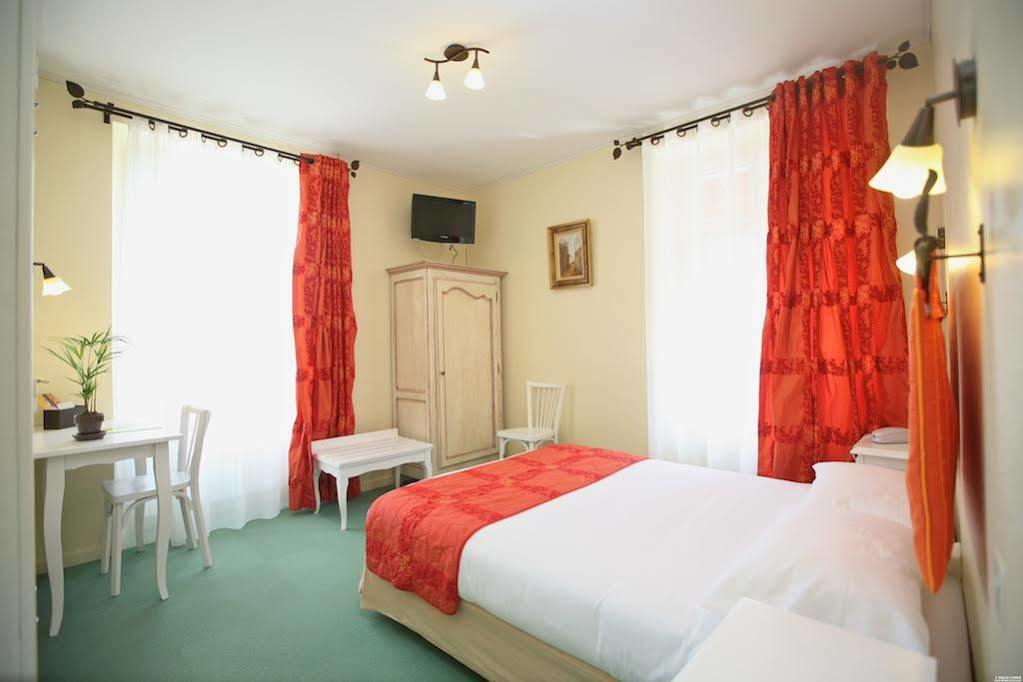 Logis Hotel Restaurant Les Cedres Joyeuse Bagian luar foto
